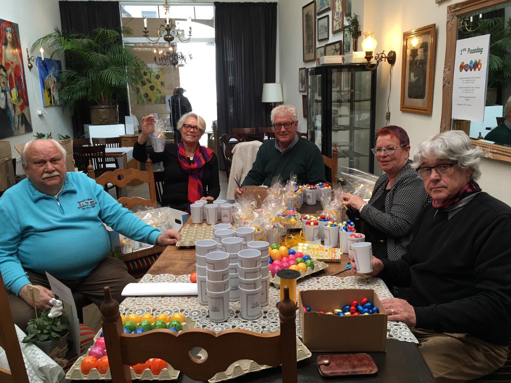 Ab_Smit's tweet photo. Druk bezig voor de weekmarkt Meerssen donderdag 24, paasverrassing van het Promotieteam. Kom kijken! https://t.co/aJtWGmEv6I