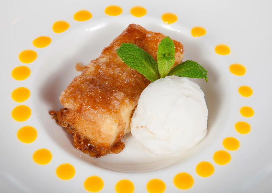 AzaharRonda's tweet photo. Torrija de brioche caramelizada con crema helada de leche merengada. #IloveAzahar #SemanaSanta #gastronomia #Ronda https://t.co/luzkxSfDeg