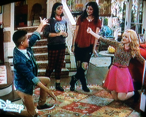 LivAndMaddie__'s tweet photo. Liv & Maddie - #DreamARooney new episode from last nights episode pics 2016!!! :D #Lolden #TheDreamisBack #jerkface https://t.co/H7VAUFpV5T