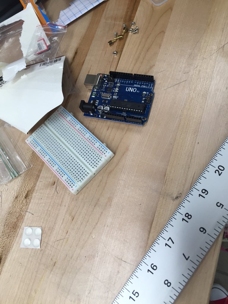 IsabelleHedrich's tweet photo. Makerfaire materials #makerfaire #pltw #stemlc #arduino https://t.co/sqVPN7vQBB