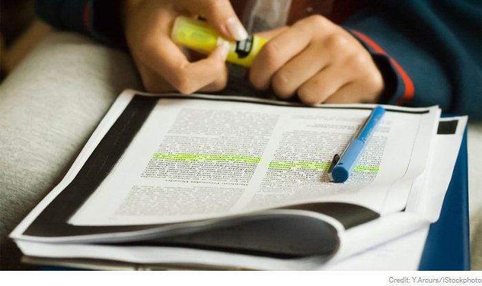 ScienceMagazine's tweet photo. How to (seriously) read a scientific paper: https://t.co/JJ7y05gulm https://t.co/G8ac55XTX9