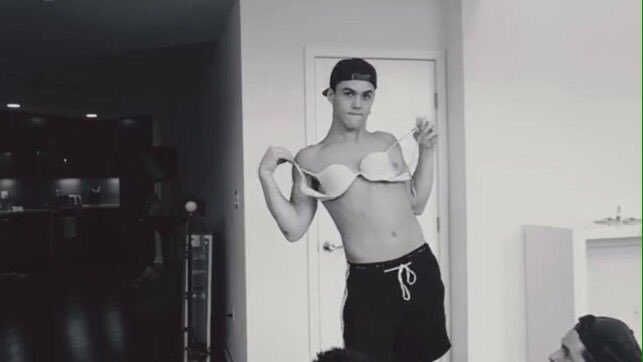 JForever34's tweet photo. @jccaylen #4GuysSpinTheBottle Follow me! https://t.co/WA3byPT4Ah