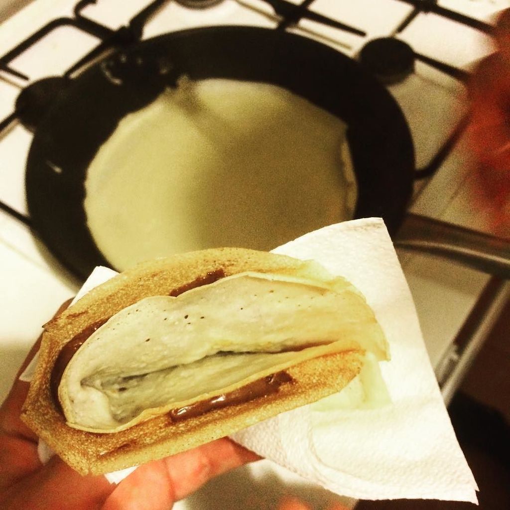 mikcapraro's tweet photo. @dani_100 è un goloso, e io lo ringrazio. #latte #uova #farina #febbrea38 #crepes https://t.co/6nmguZ3Bie https://t.co/uk9ukXaE6v