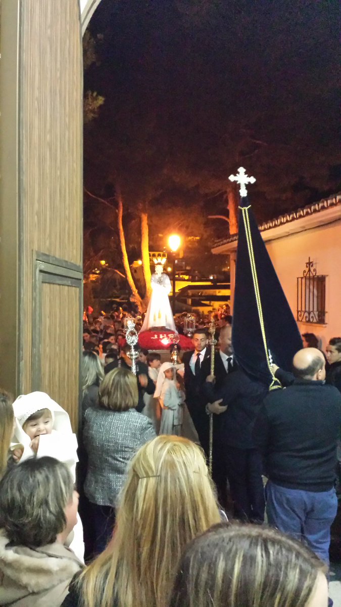 En estos momentos se produce el saludo de nuestro <a href="/CautivoInfantil/">Cautivo Infantil</a> con <a href="/HdadSNazareno/">Hermandad Sacramental del Nazareno - Benalmádena</a>