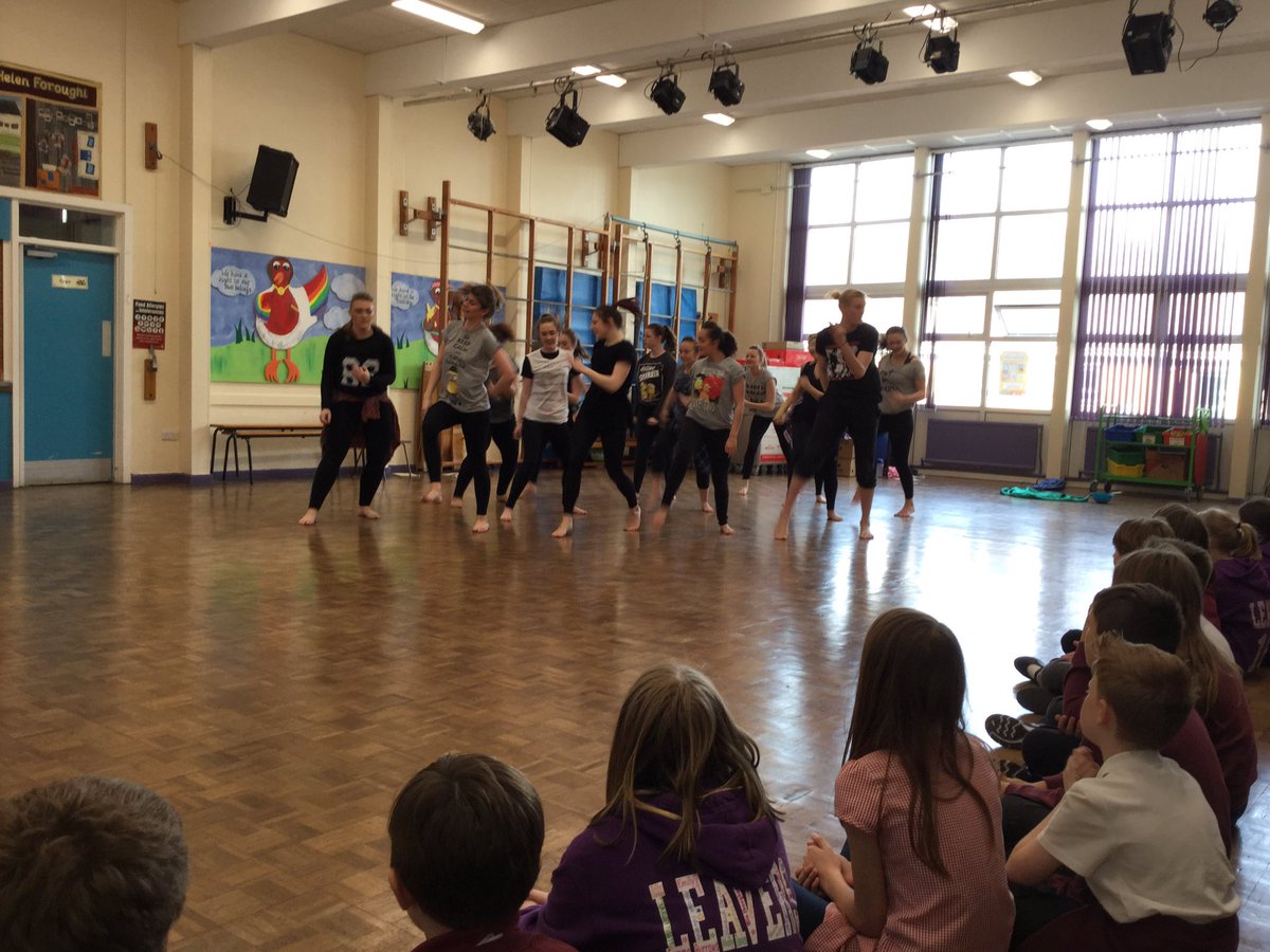 waunprimary's tweet photo. Fantastic performance and workshop for year 5 and 6. Thank you un dau dawns@nptcgroup https://t.co/Oqbn2MeXhQ