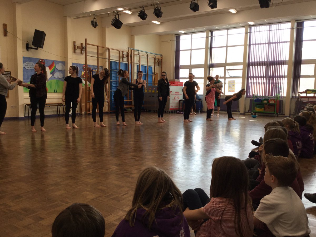waunprimary's tweet photo. Fantastic performance and workshop for year 5 and 6. Thank you un dau dawns@nptcgroup https://t.co/Oqbn2MeXhQ