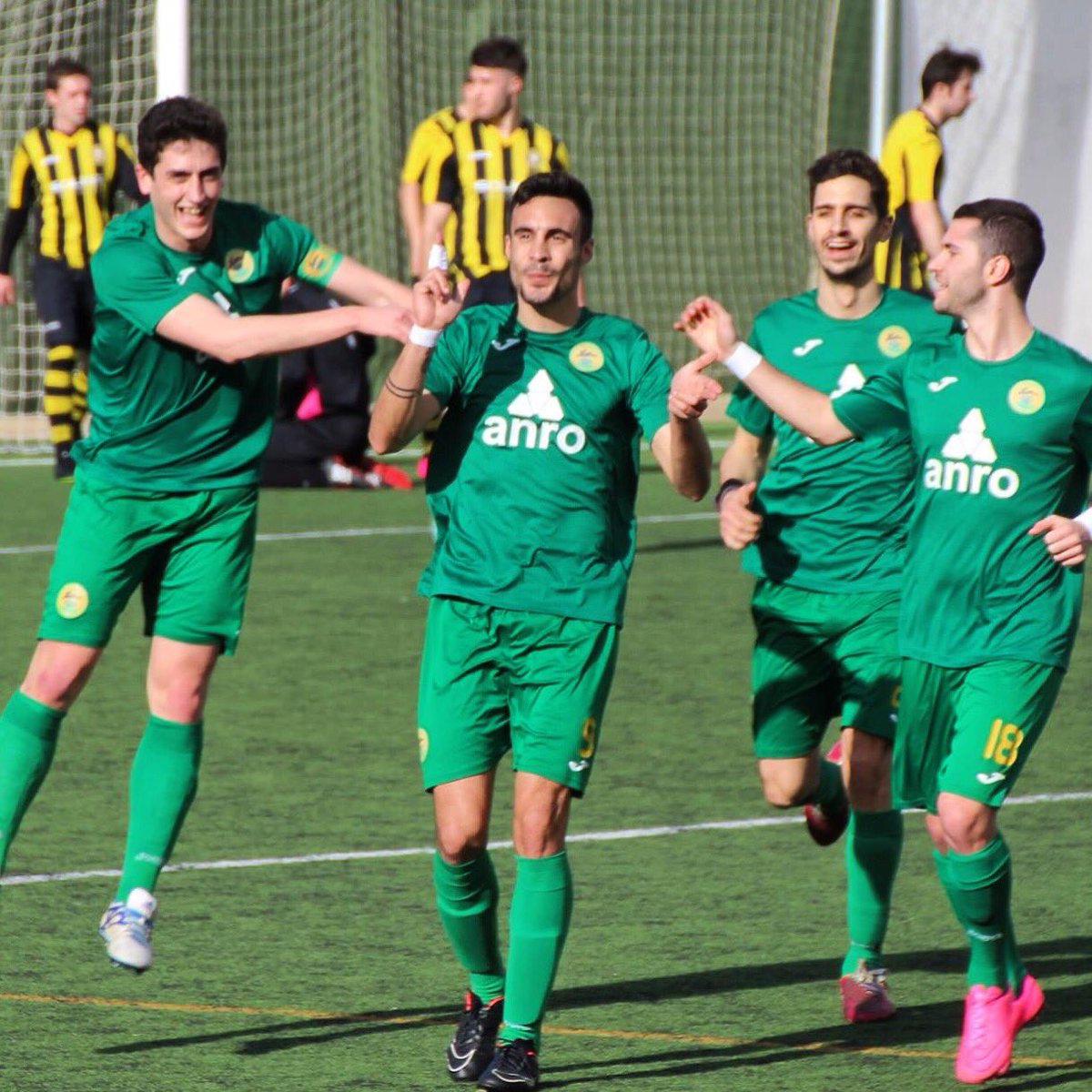AtlTomelloso's tweet photo. El Atlético Tomelloso suma y sigue #De3En3 #DirectosATercera #J28 Cervantes (1-3) Atlético Tomelloso https://t.co/mL8bGTwpB7