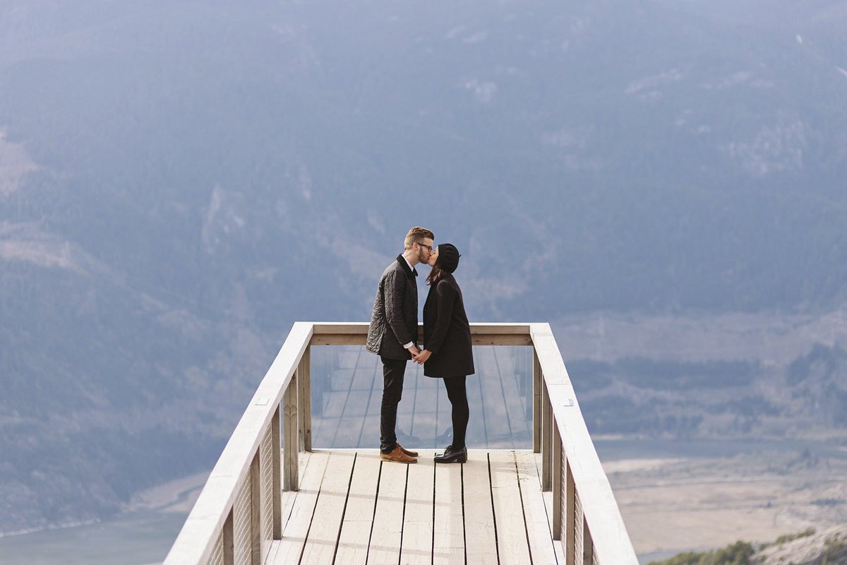 The sweetest Sea to Sky Gondola #engagement is up on the blog now thanks to <a href="/wonderlust_foto/">WONDERLUST</a>→buff.ly/1S0olxt