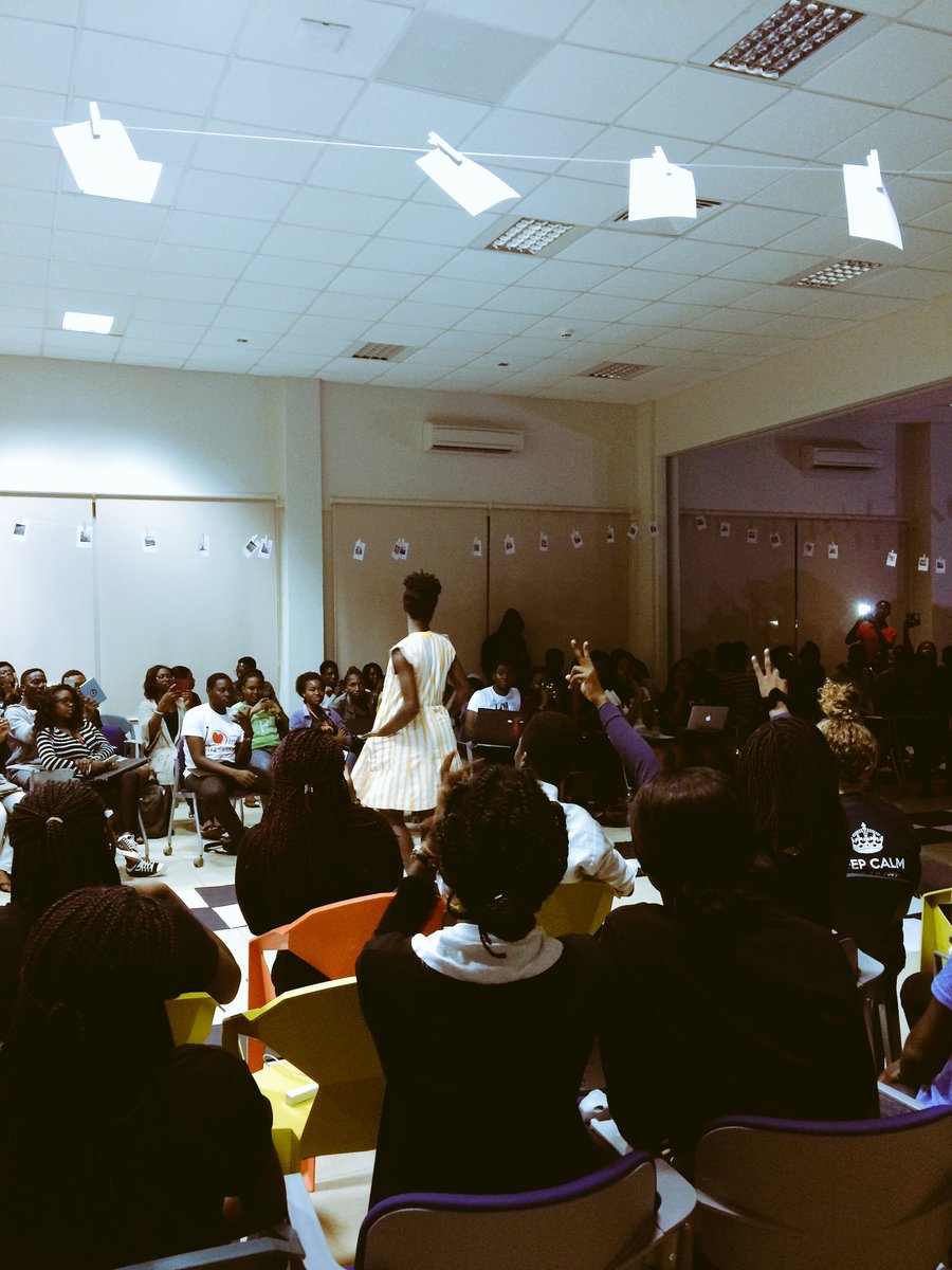 dobes_a's tweet image. #MonochromeFashionShow Anna Naami #LetsBe