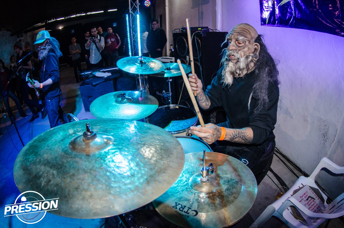 pressionmx's tweet photo. Como siempre @Los_Viejos arrasaron con su show, esperen nuestra reseña de lo que fue el el #SpringFest https://t.co/HSNlPNaIJq