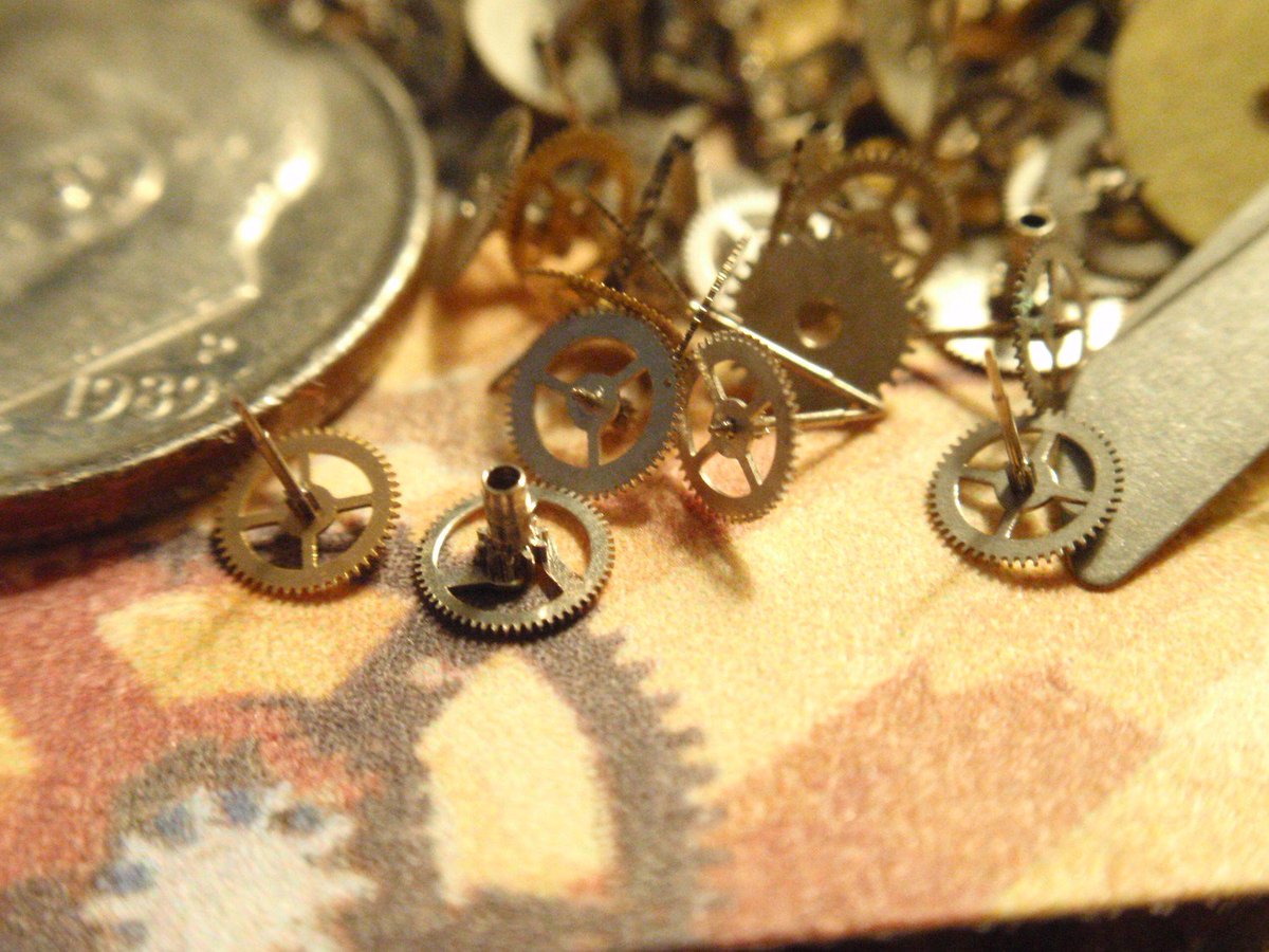 ArtifactsNRelic's tweet photo. Vintage Steampunk Gears Steam Punk NOS Little tiny watch gears lot of⦠https://t.co/2tMMmew7Tu #Etsy #BalanceWheels https://t.co/Tbap0VPbhj