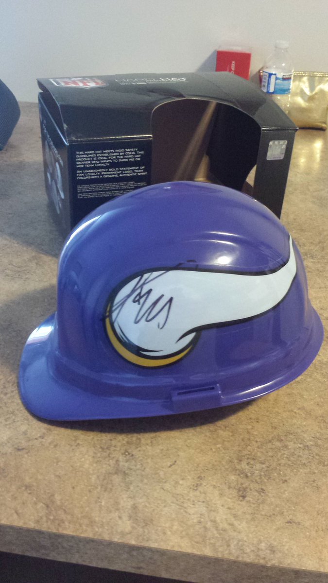 patrobinson13's tweet photo. Happy Birthday @AdrianPeterson !! U made my football trip with this autograph outside @TCFBankStadium. Plz retweet! https://t.co/FrvyE267Hz