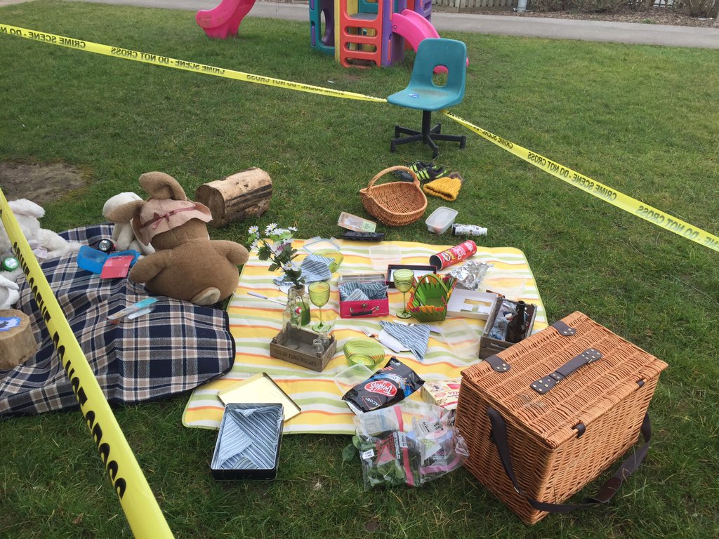 MrsNQT's tweet image. The Grinling's picnic was sabotaged but who was the culprit?! #TheLighthouseKeeper