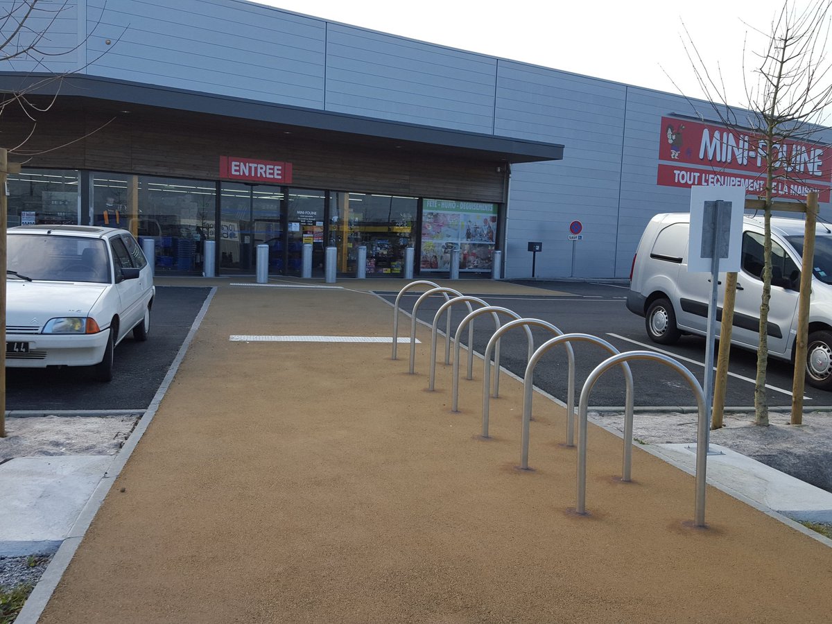 gerard_rollin's tweet photo. .@GroupeColas a réalisé le parking du magasin #minifouine à #pornic #LoireAtlantique https://t.co/qwoRH9DZFB