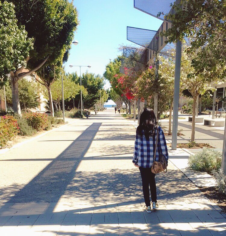 InmaFerrer's tweet photo. En la vida podemos caminar de dos formas: Con la mano en el corazón o sobre los ojos... La elección es nuestra ❤️ https://t.co/E86rkWG6An