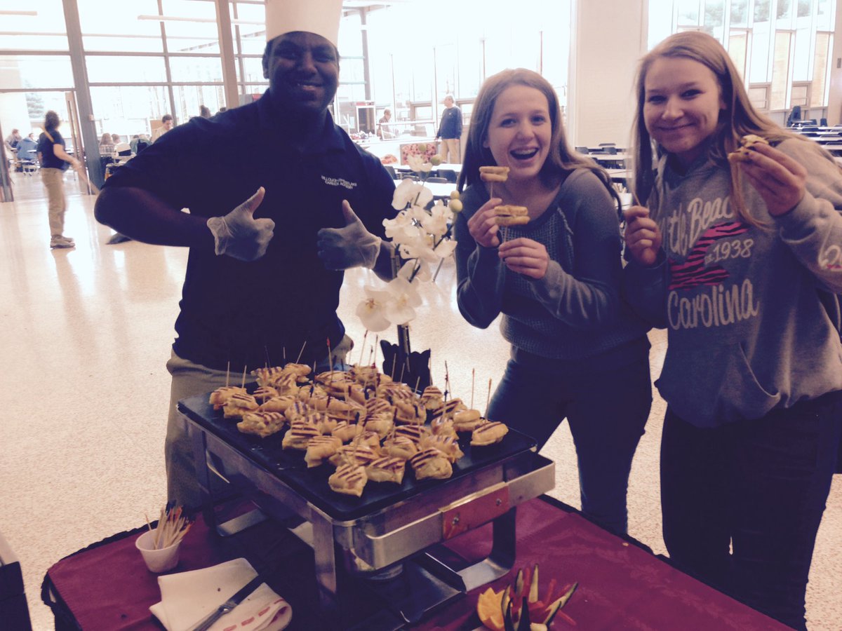 ChefMikeSCS's tweet image. Apple Cheddar Panini&apos;s with honey mustard were a huge success!! #wematter #experiencecompass