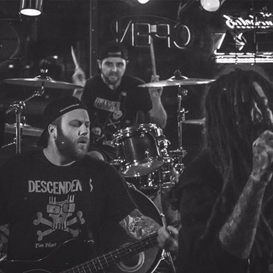 BirdAttackRec's tweet photo. #FlagOnFire will be in the studio this summer recording a full length. Going to be a good one!! #BirdAttackRecords https://t.co/oCvlwtS2pD
