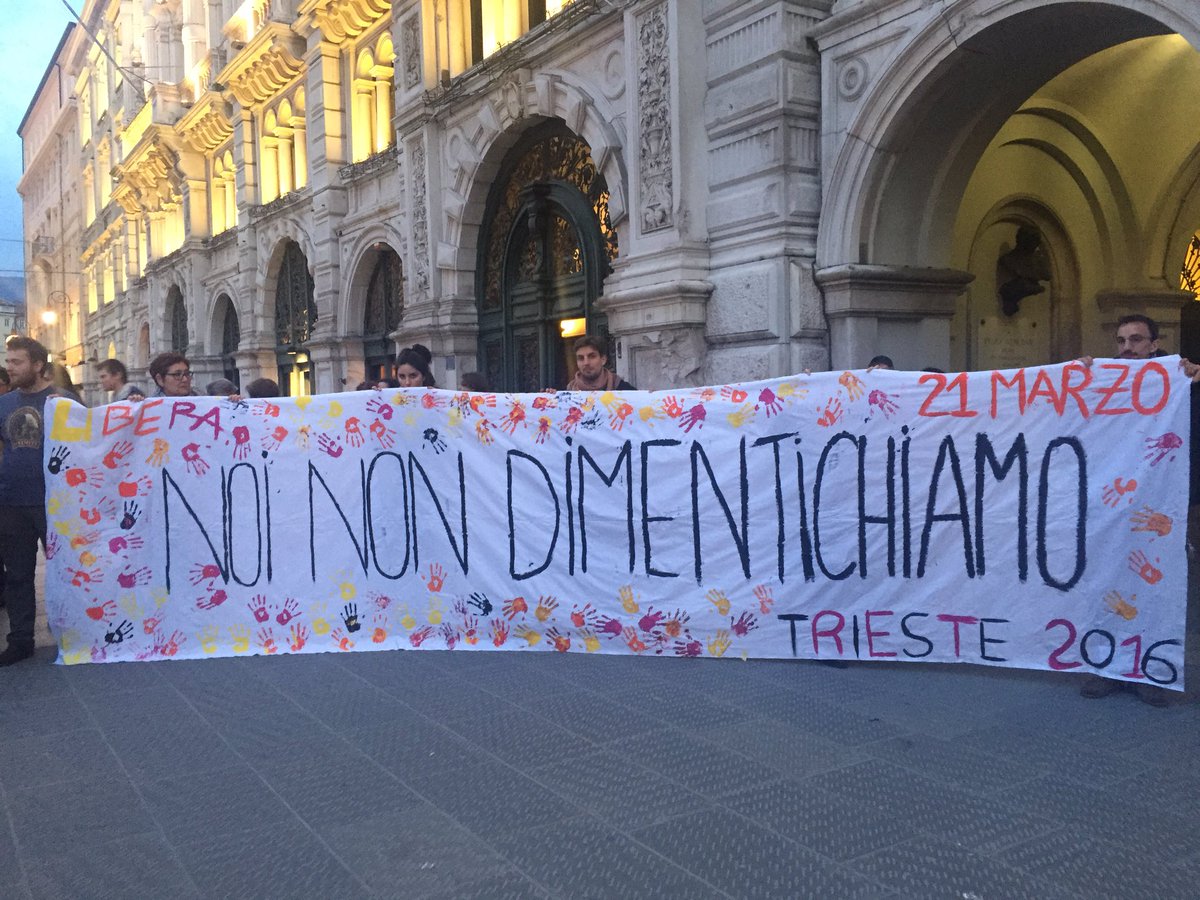 Fabiana_Martini's tweet photo. Anche quest'anno con @libera_annclm a #Trieste è stata fatta memoria delle 877 vittime della mafia #21marzo https://t.co/NlIydjbcgt