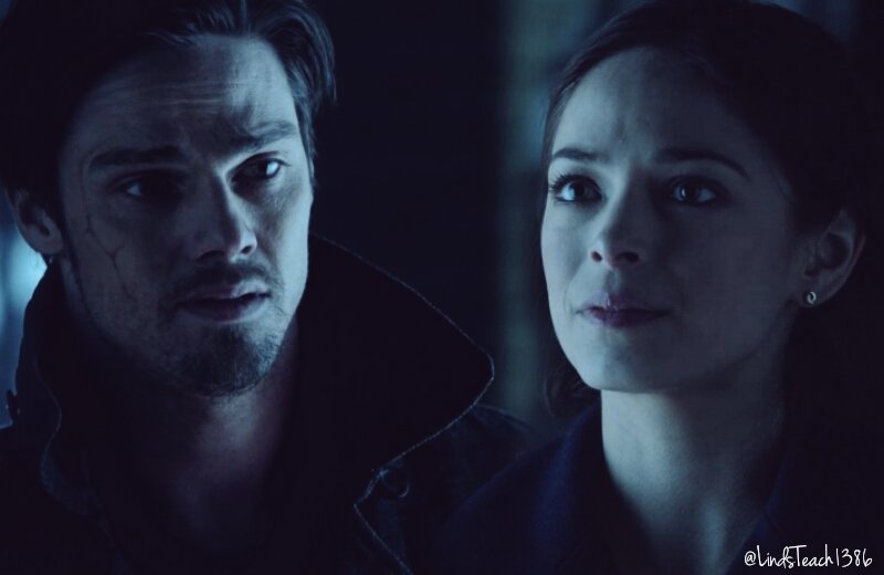 LindsTeach1386's tweet photo. "Are you sure? Because, in this life, you're constantly looking over your shoulder."

"Yes."

#BATB #Luv4BATBS1E16 https://t.co/CNBCnQWovU