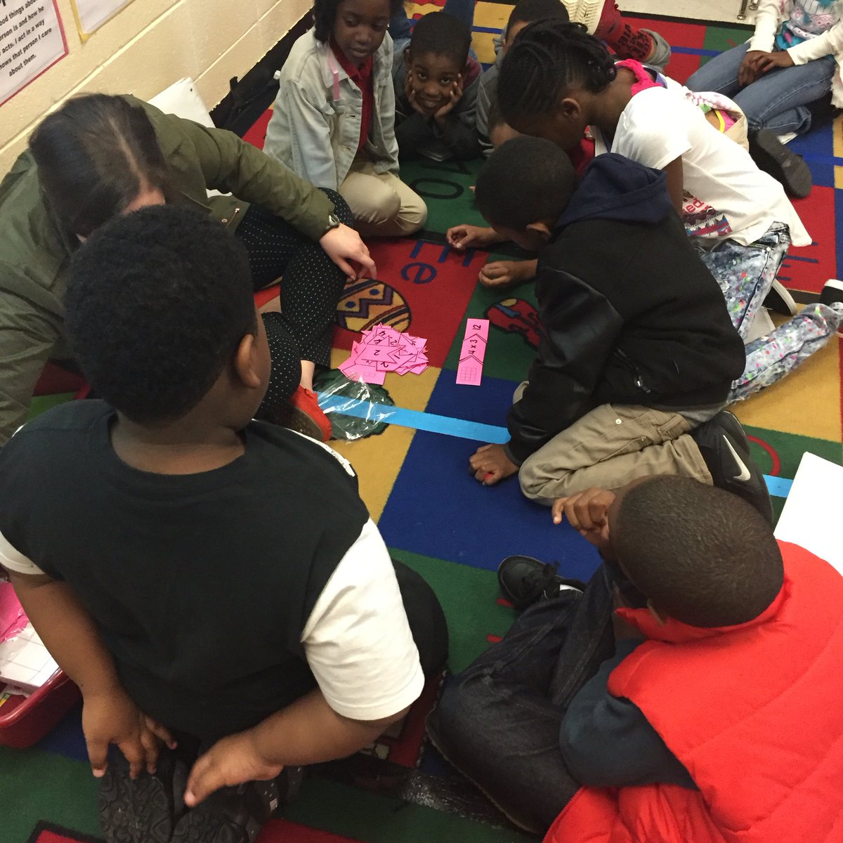 DrCSLPadgett's tweet photo. S/o to @Carpenter2nd for explaining the array center to her Ss today. They were excited https://t.co/CwJNXAwaCX