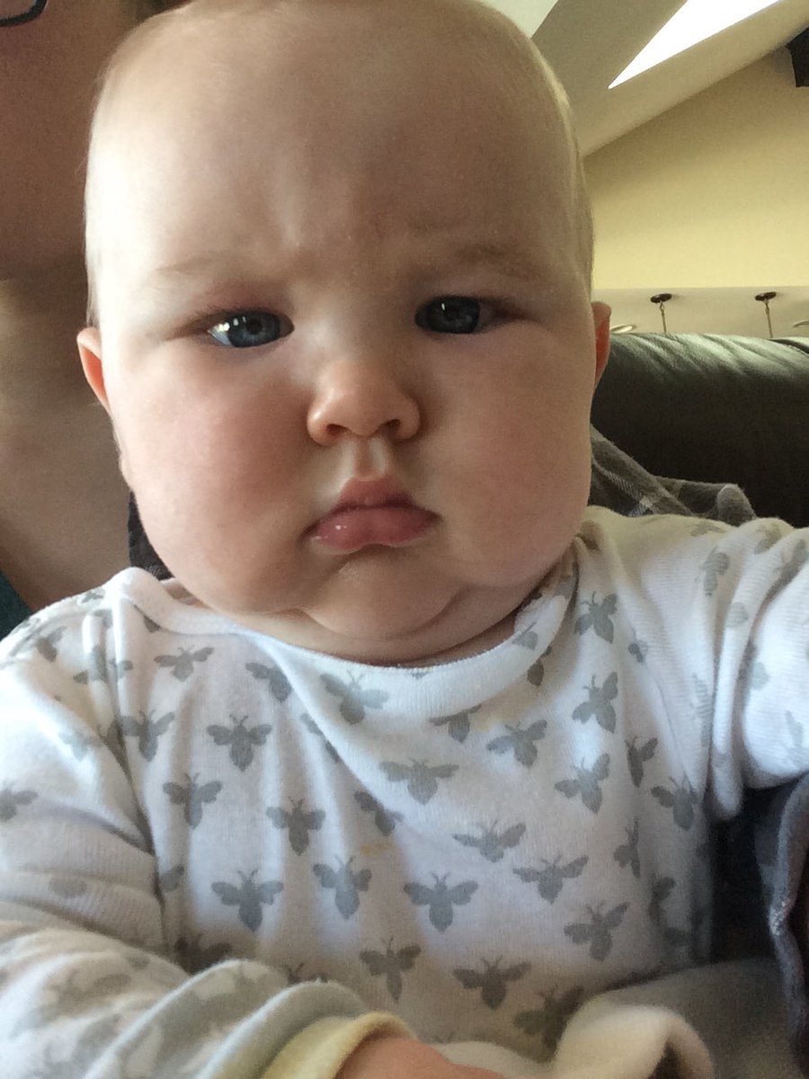 missmacye's tweet photo. When your phone dies in the middle of a text. https://t.co/32MjBaKnsl