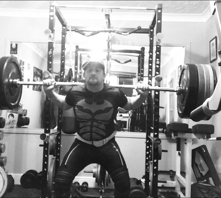 essexbodyguard's tweet photo. #legday Monday feeling week after my nightshift so just hitting some lighter #squats and #legraises in my #homegym https://t.co/o8ZG3fexoW