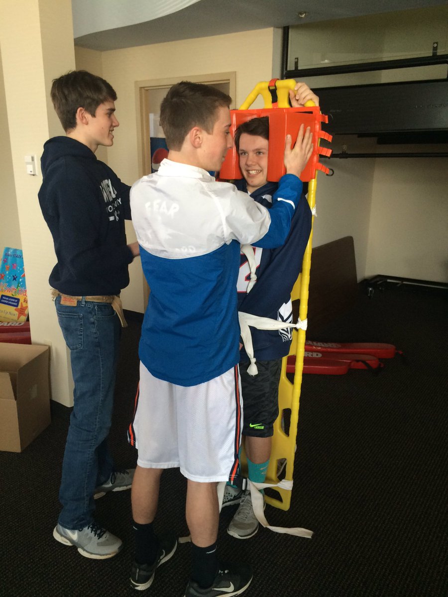 MsBarrettHFB's tweet image. Lifeguard class! Learning how to care for a head, neck or back injury #SpringBrkAPS @NVPools