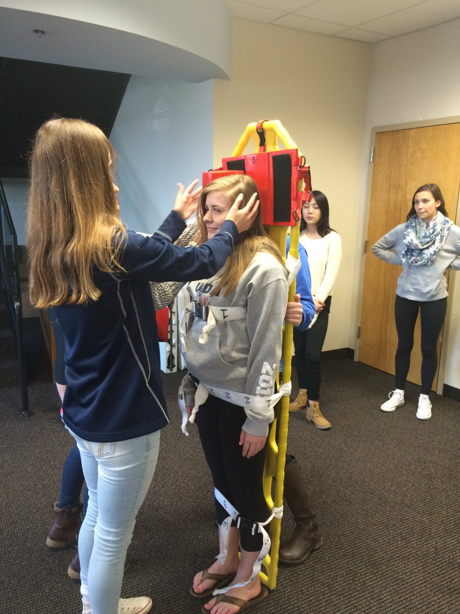 MsBarrettHFB's tweet image. Lifeguard class! Learning how to care for a head, neck or back injury #SpringBrkAPS @NVPools