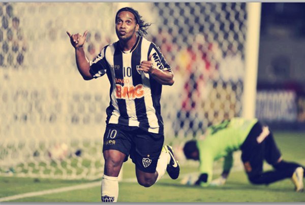 Jugadores únicos y este señor que hace que todos amen al fútbol.