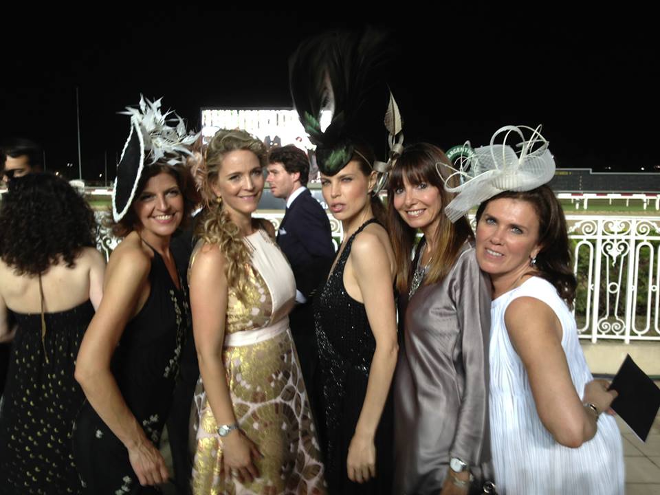 <a href="/FashionLadiesES/">FashionLadies</a> BNoches #fashionladies #tocados experta y amiga <a href="/lauranoetinger/">Laura Noetinger</a> estudió en #London #LoveTwitter