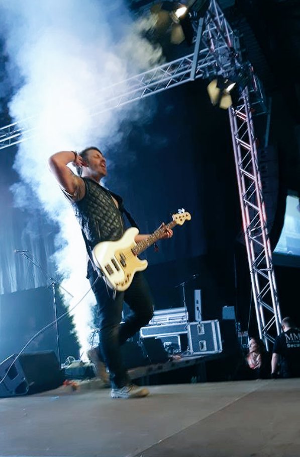 RemedyDrive's tweet photo. Here's @PhilipZach at #balingerrockfestival.  Photo by @musicxtravel https://t.co/zn7h3H5tHH