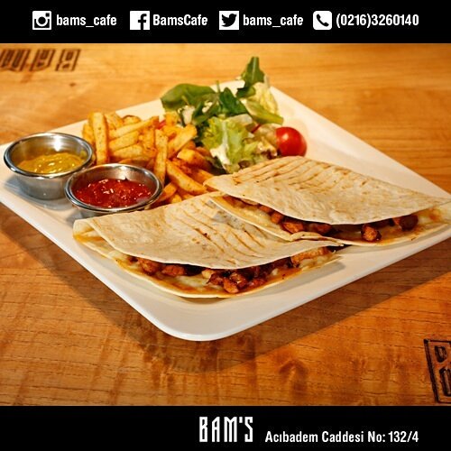 bams_cafe's tweet photo. Dünya lezzetlerinden biri olan Quesadilla'yı birde Bam's da denemeye nedersiniz? Şimdiden afiyet olsun 👌 👍 https://t.co/CxEfhDL2HG