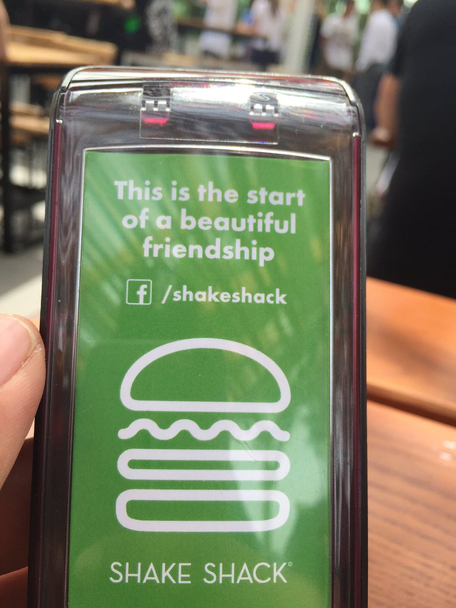 Imfromldotadot_'s tweet photo. Let's see if it's worth the hype! #ShakeShackLA https://t.co/r0v28mWLGE