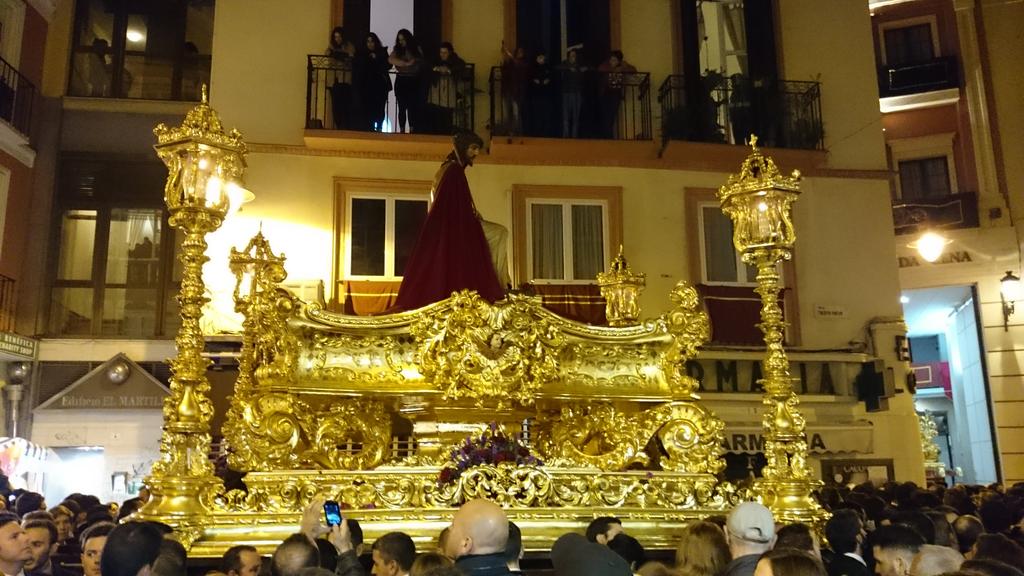 Luarubi's tweet photo. ¿En que pasaje de la biblia dijo Jesús que quería ser adorado sobre tronos de oro? https://t.co/j2S1nu1JkE