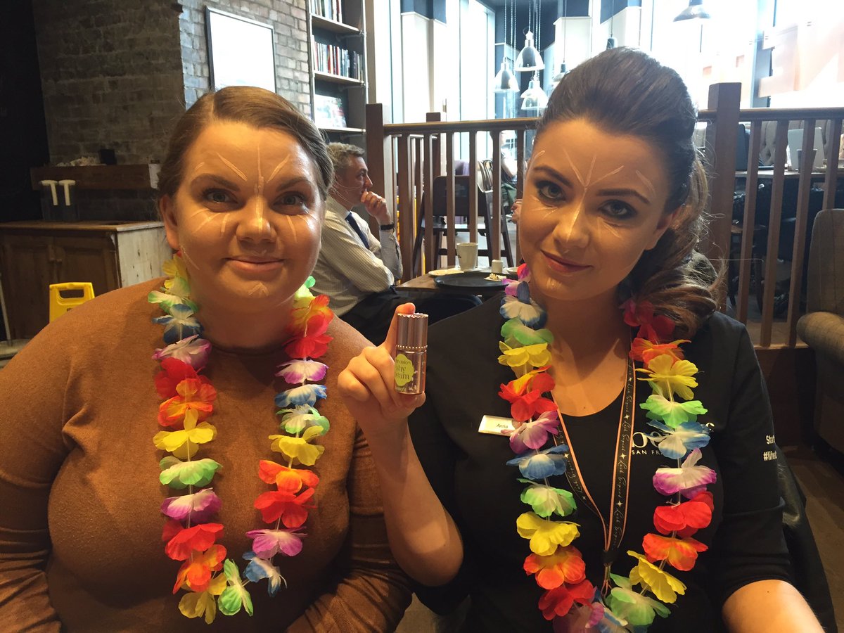 Loz_crilley's tweet photo. @benefitjlnewcastle learning to Hoola b4 the big launch party #weknowbrows #hoolanotanlines https://t.co/o5hJg7Lrym