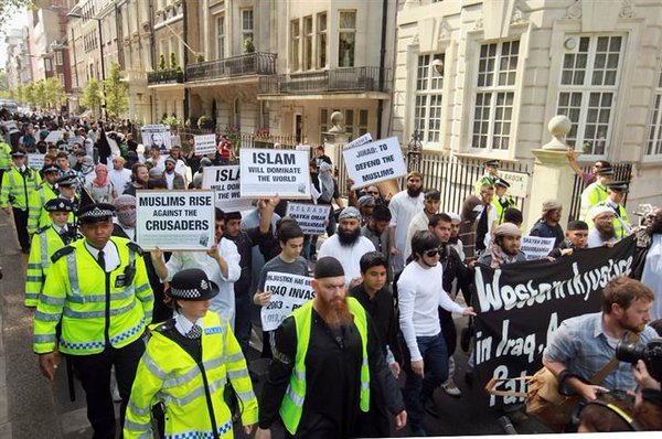 FiveRights's tweet photo. A culture can offend Islam or be controlled by it.
UK has chosen latter.
O &amp; Hillary too.
We need #PresidentTrump. https://t.co/vHjGJyla8j