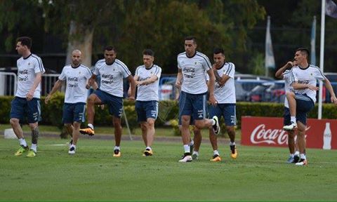 RT si ves a alguno que juegue o haya jugado en River.