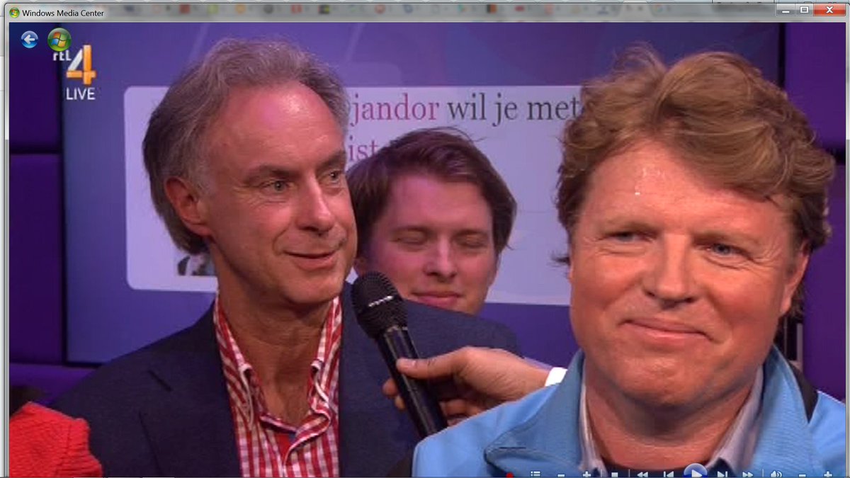 Gelukkig is <a href="/Hoks/">René Hoksbergen</a>  ook nog echt in beeld bij <a href="/RTLLateNight/">.</a>  in #RTLLN over #twedding :-)