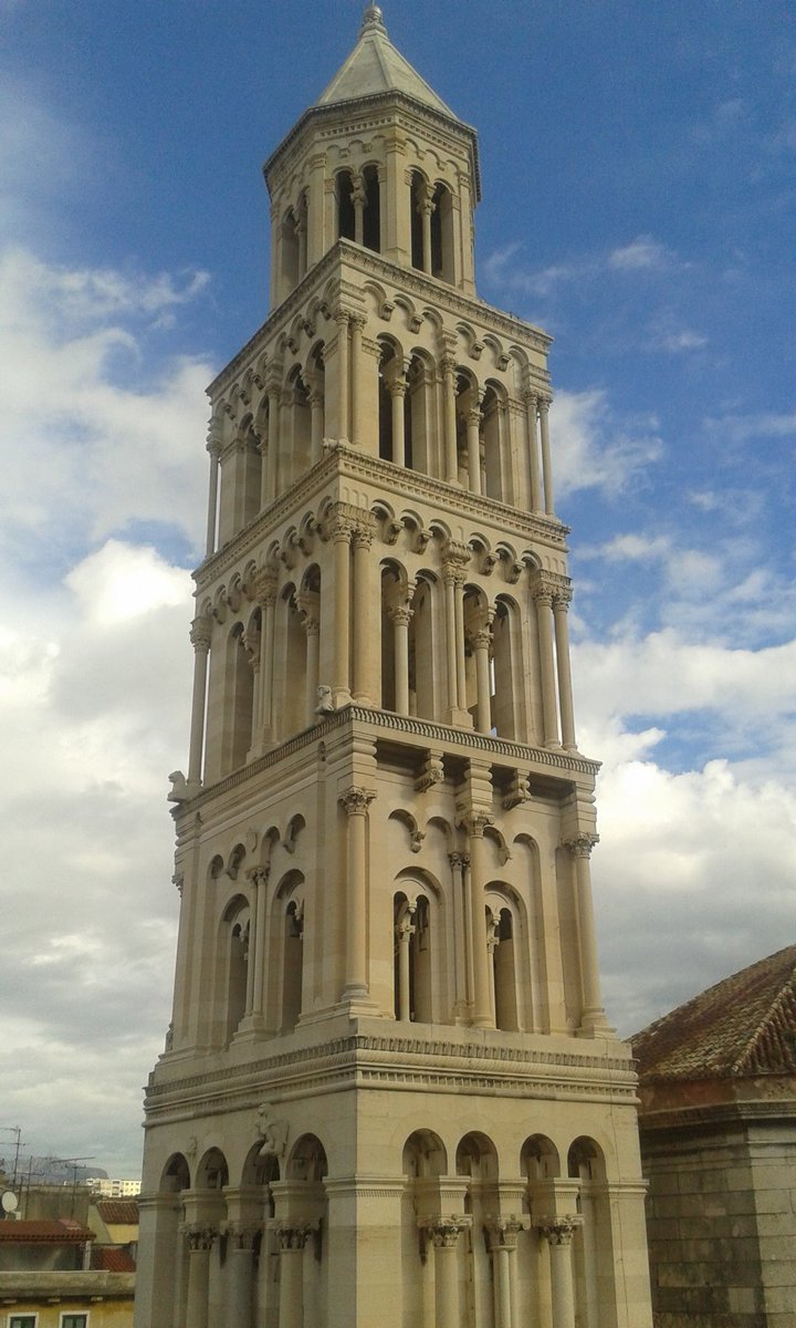 majagunj's tweet photo. @split @Croatia_hr the view that keeps you infatuated #inlove #mybeautifulcity #cathedral #saintduje #split https://t.co/b2lNlEbpbU