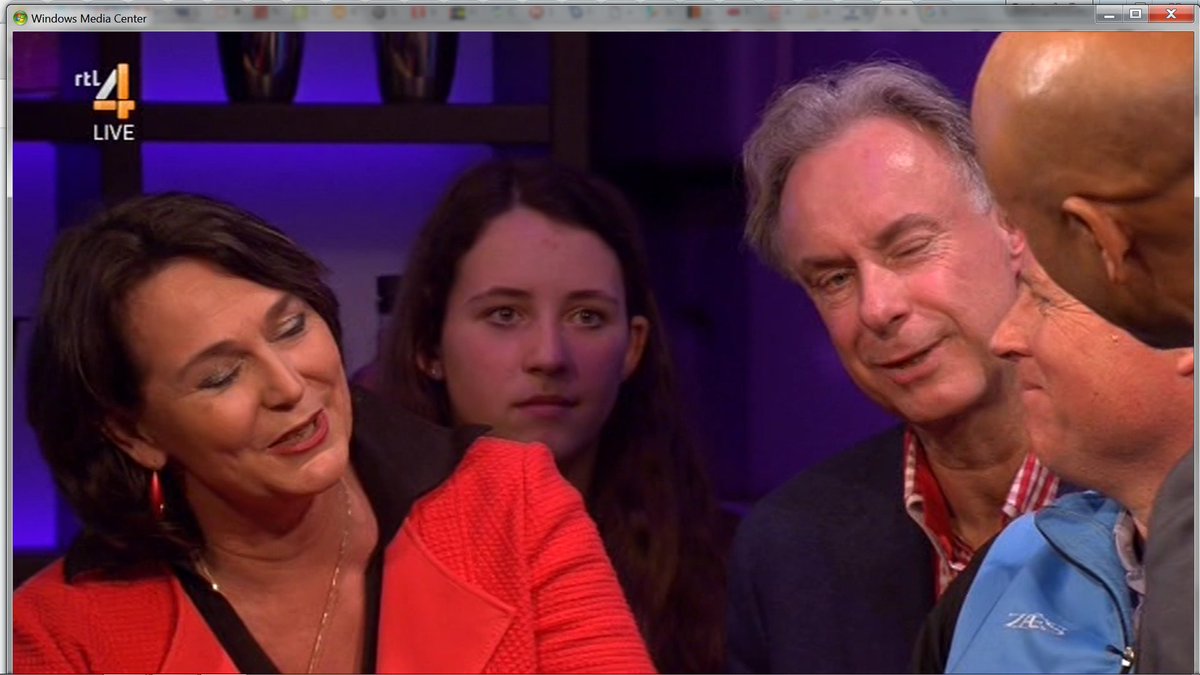 Maar het mooiste is natuurlijk de knipoog van <a href="/Hoks/">René Hoksbergen</a> richting <a href="/HumbertoTan/">Humberto Tan</a> tijdens #RTLLN over #twedding :-O