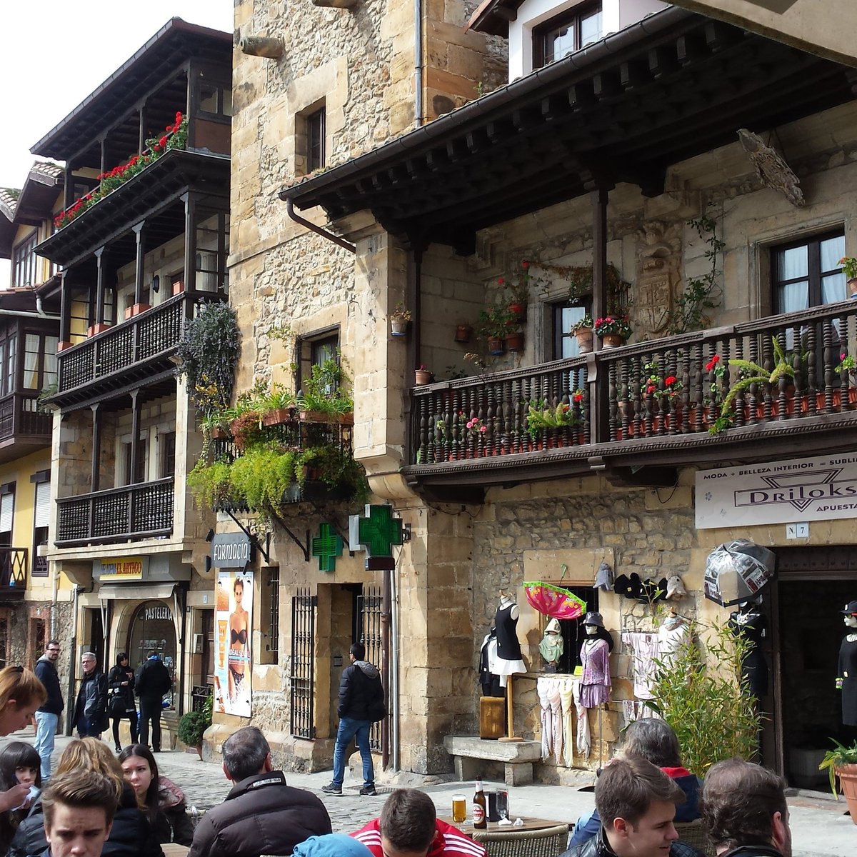 gongar_7's tweet photo. Ruta de hoy por Cantabria! #SantillanaDelMar #Comillas #SanVicenteDeLaBarquera #BonitoNoLoSiguiente https://t.co/K5xOu1jwJV
