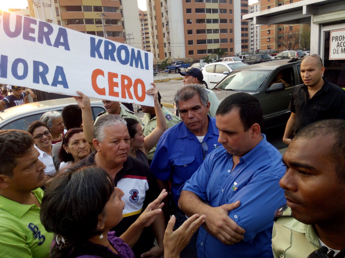 ccpalmareal's tweet photo. Los Vecinos de Mañongo no aguantan más el abuso de .@KromiMarket https://t.co/HU0CnUn4fZ