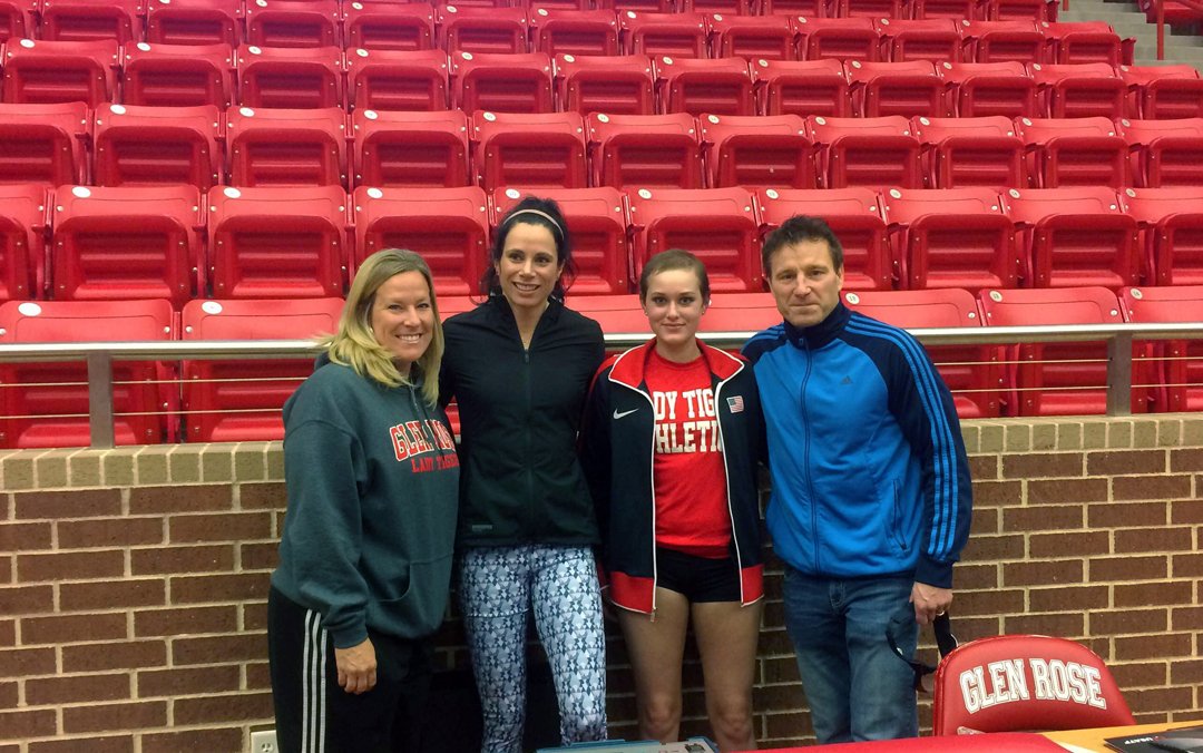 Travis5mith's tweet photo. Amalie Brewer said @JennSuhr was her hero. Suhr said the same of Amalie during a surprise visit to @GlenRoseSchool. https://t.co/bkc7icHrgs