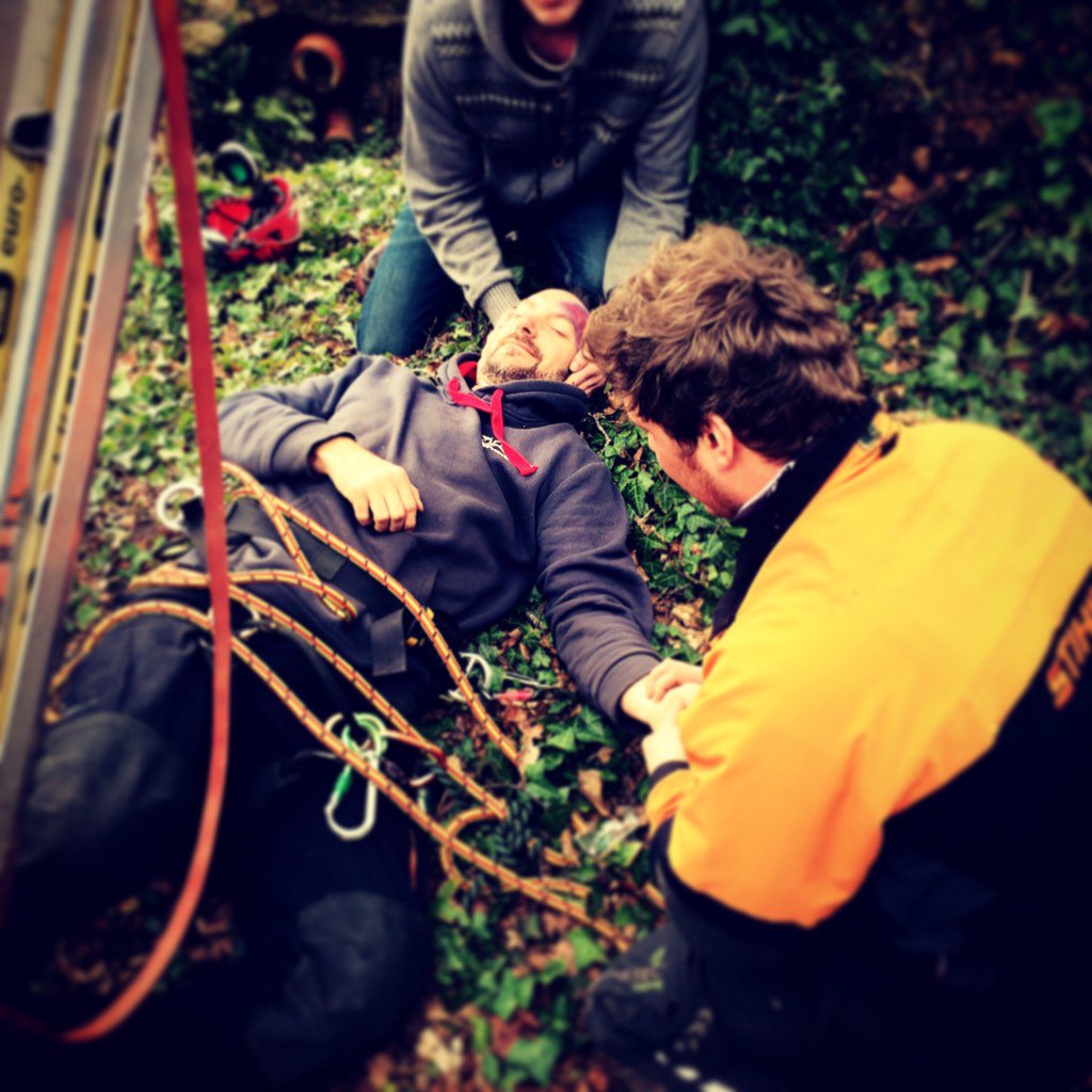GalahadAssoc's tweet photo. Galahad Associates First Aid for Tree Workers with @TreekitARB #TreeSurgery #stihl #medic #arborists https://t.co/YRNBDydskZ
