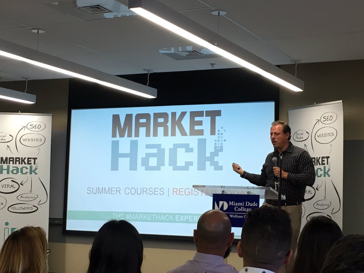 JulioCassels's tweet image. .@ideacentermdc #markethack hosts @facebook client partner Christian Pretelt @ #MDCWolfson campus Future of Facebook