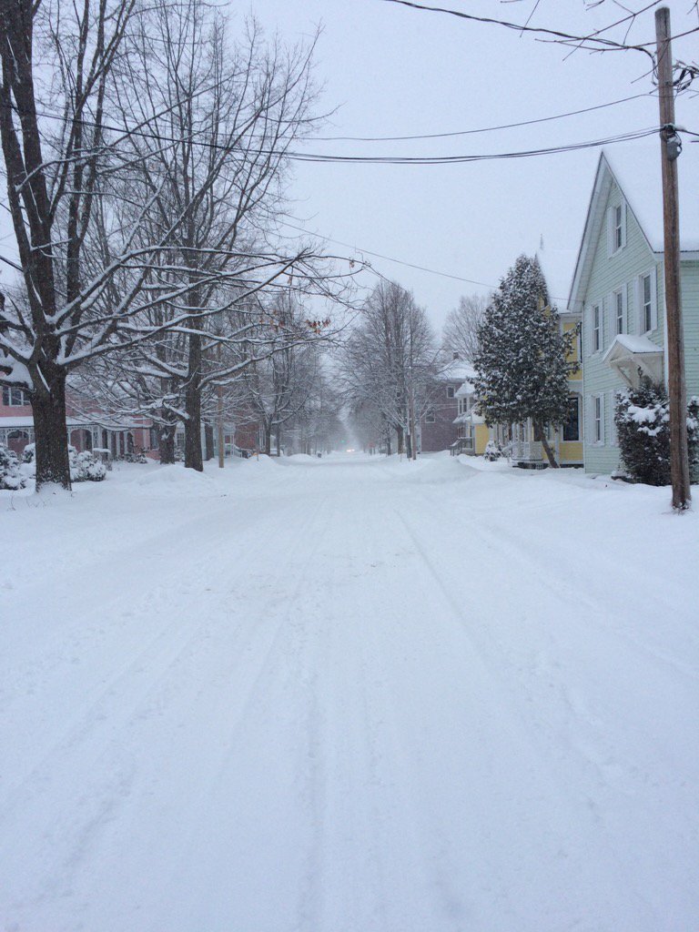 tabitrue's tweet image. Perks of living in a small place - middle of the road is all mine for walk home #Fredericton #nbstorm #eastcoastlife