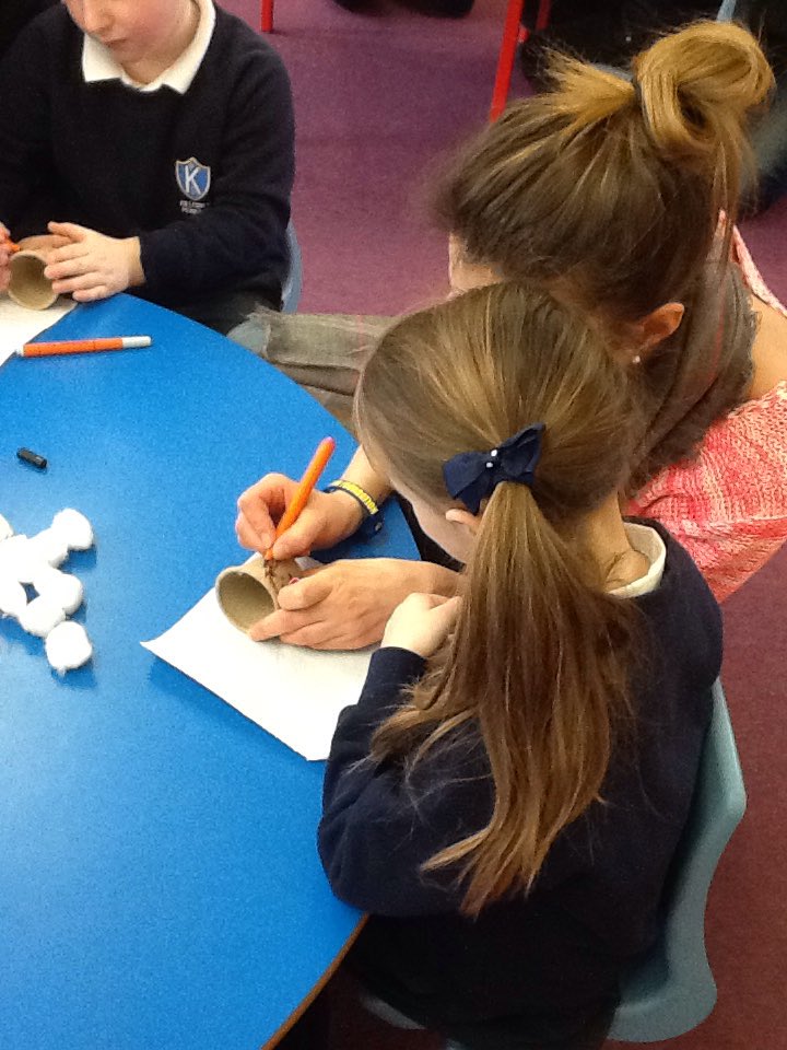 KillowenPS's tweet photo. Spring workshops! P1 parents and children learning together! #CCSFtLproject 3/3 https://t.co/7QGre2H3Rd