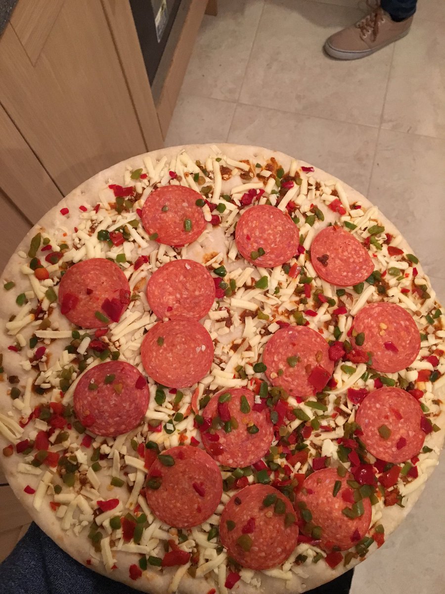 PAWHMusic's tweet photo. @asda COME ON MAN THIS SAID "SMOTHERED IN SAUCE" ON THE BOX WHAT IS THAT?!? NO SAUCE! https://t.co/3I2s6uL8rJ