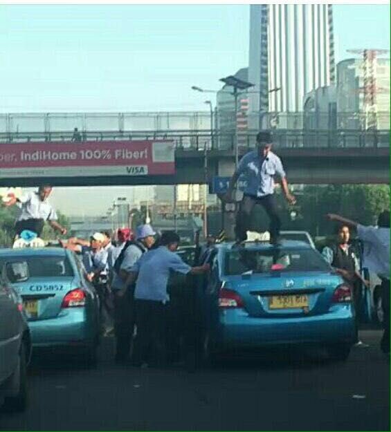 natasyanimas's tweet photo. Memalukan!! @Bluebirdgroup https://t.co/kaZxkt5wWr