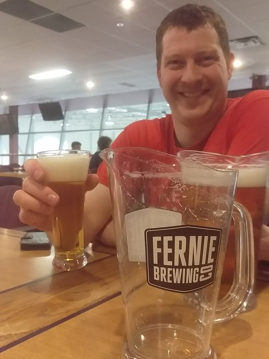thatdenniskid's tweet photo. @TimTalmey @FernieBrewingCo on to 1 v. 2 page playoff game. Gotta have our fuel! #project9pilsner #sliderslounge https://t.co/h83CyM4AmS